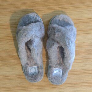 NIB Journee Collection Women's Gray Fuzzy Slippers